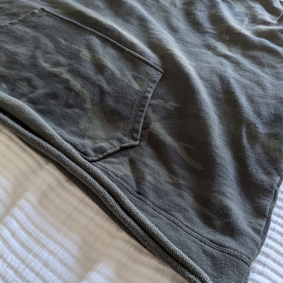 EUC Johnny Was Embroidered Camo Hoodie Sweatshirt, size 3X - Picture 6 of 9